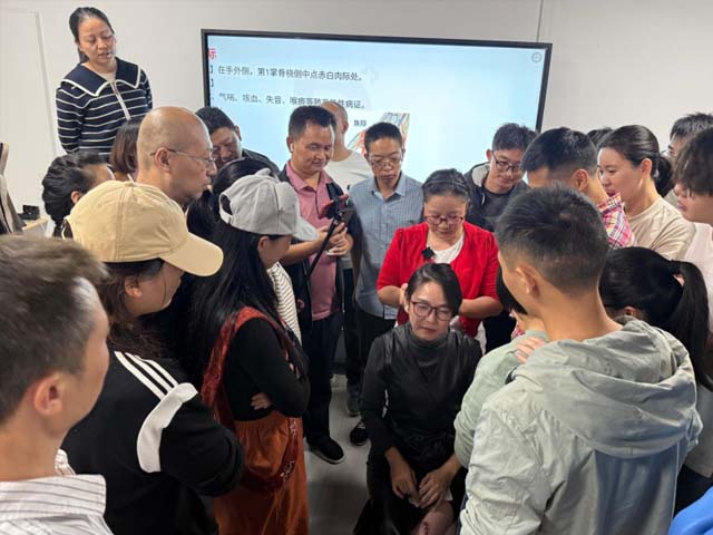 嶸領(lǐng)教育名醫(yī)講堂開(kāi)講!手把手教你掌握經(jīng)絡(luò)腧穴臨床應(yīng)用?